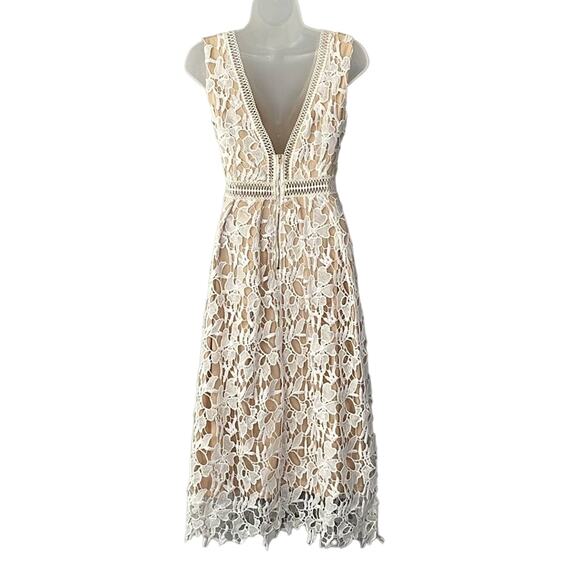 Romeo + Juliet Couture Lace Dress Size XS worn once - Picture 3 of 6